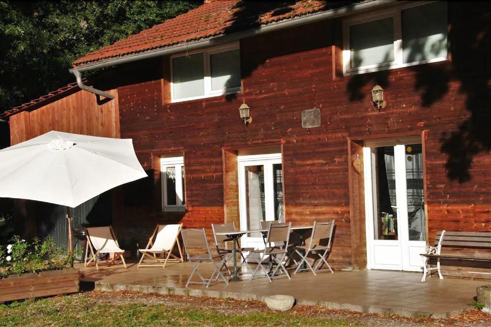 A L'Oree Du Bois - Chambres D'Hotes Hostun Exterior photo